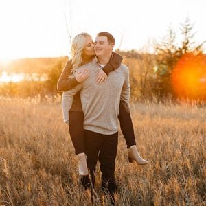 Meet your Posher, Anna & dustin